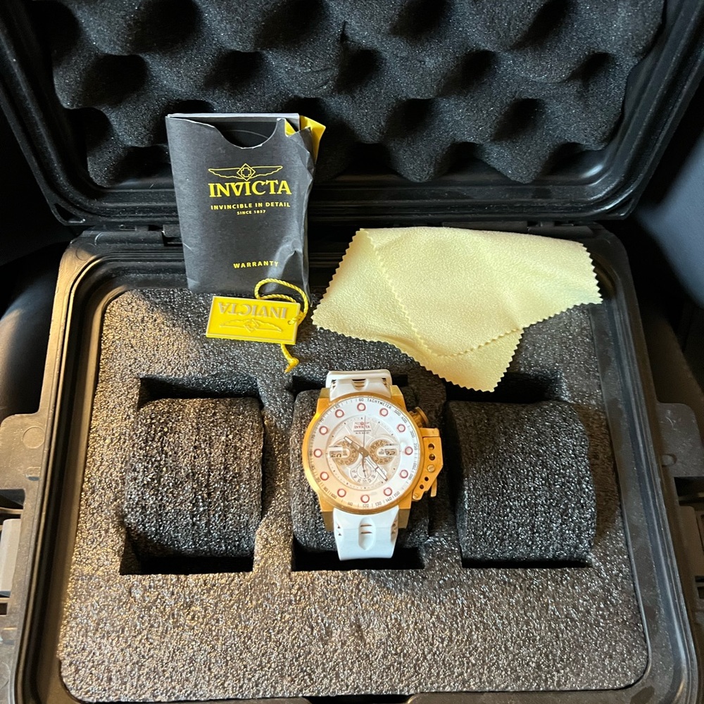 Invicta Force I with 3 slot dive case